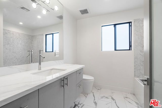 3207 Thatcher Avenue, Marina Del Rey, CA 90292