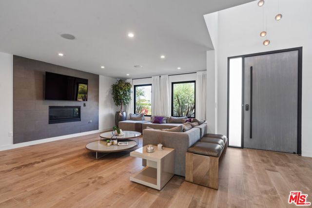 3207 Thatcher Avenue, Marina Del Rey, CA 90292