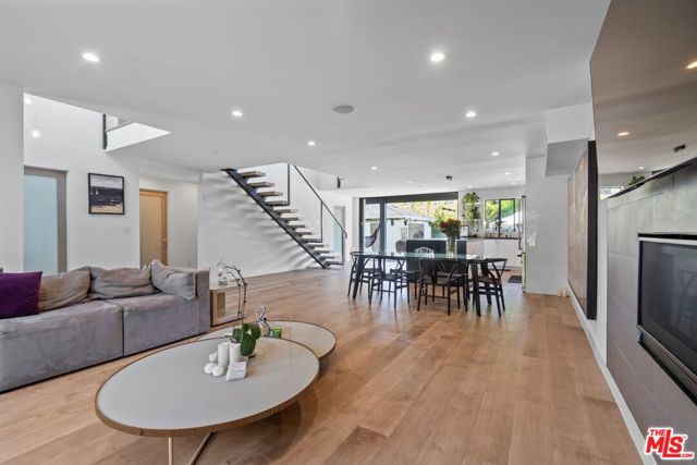 3207 Thatcher Avenue, Marina Del Rey, CA 90292