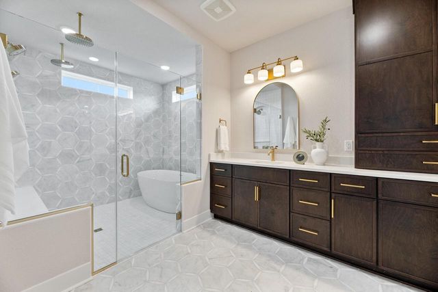 N63W35852 Frederick DRIVE, Oconomowoc, WI 53066