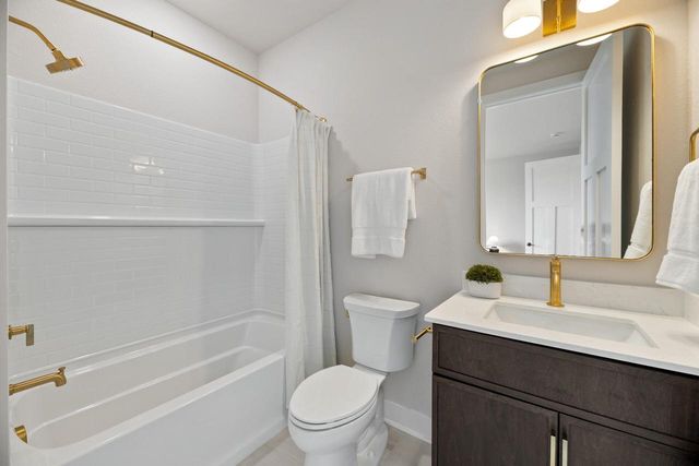 N63W35852 Frederick DRIVE, Oconomowoc, WI 53066