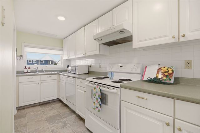 2 Stimpson Street, Middletown, RI 02842