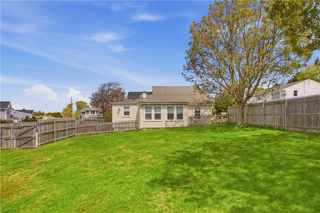 2 Stimpson Street, Middletown, RI 02842