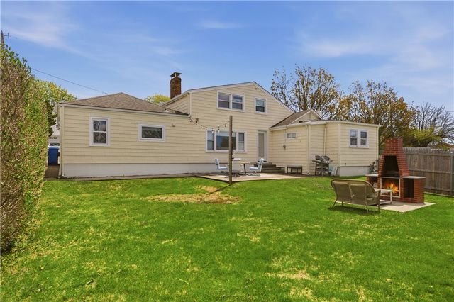 2 Stimpson Street, Middletown, RI 02842