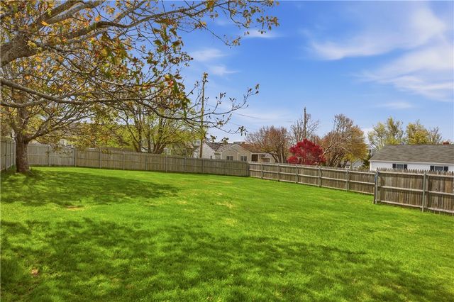 2 Stimpson Street, Middletown, RI 02842