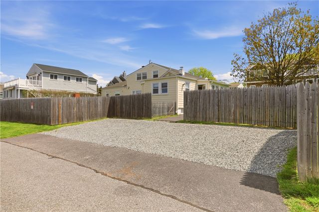 2 Stimpson Street, Middletown, RI 02842