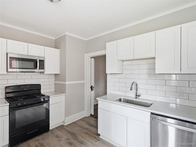 1123 Wayburn Street, Grosse Pointe, MI 48230