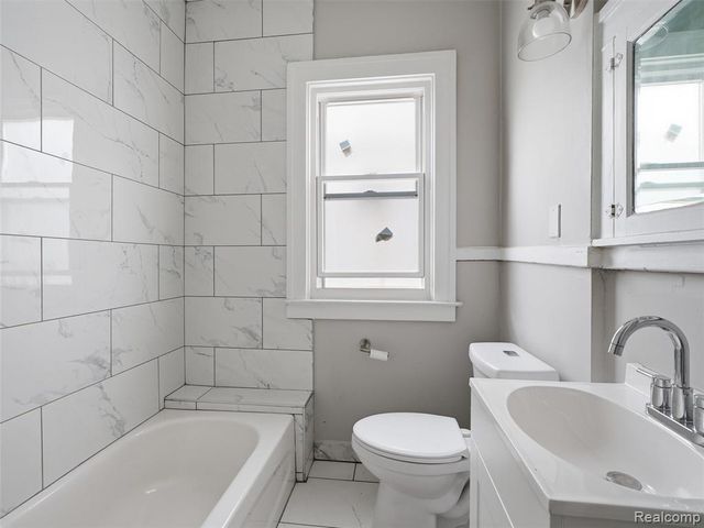 1123 Wayburn Street, Grosse Pointe, MI 48230
