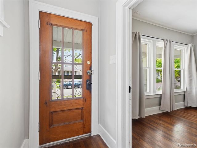 1123 Wayburn Street, Grosse Pointe, MI 48230