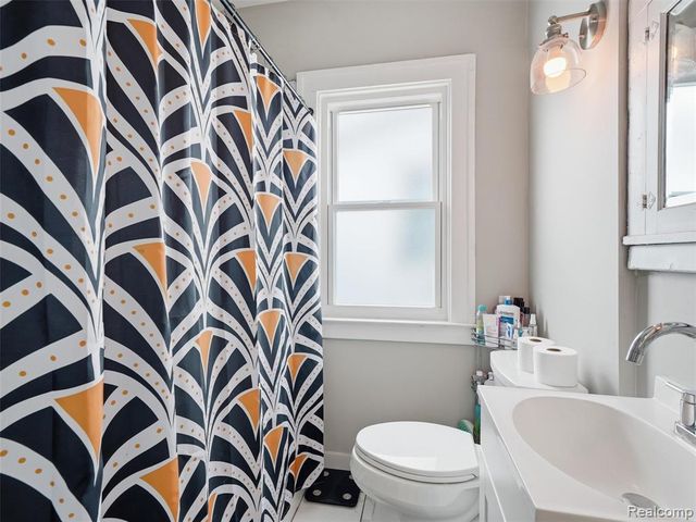 1123 Wayburn Street, Grosse Pointe, MI 48230