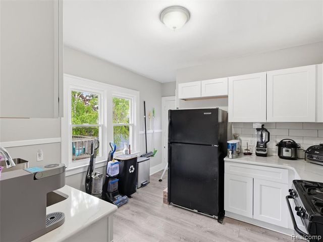 1123 Wayburn Street, Grosse Pointe, MI 48230