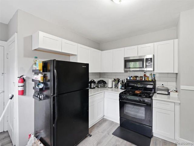 1123 Wayburn Street, Grosse Pointe, MI 48230