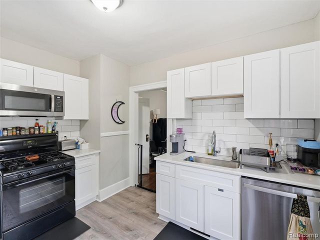 1123 Wayburn Street, Grosse Pointe, MI 48230