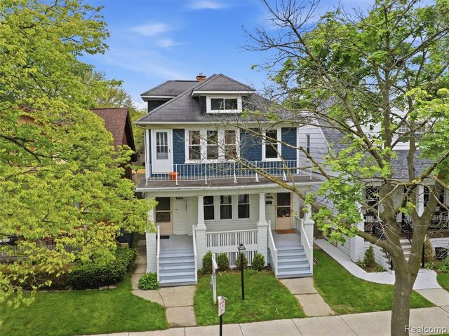 1123 Wayburn Street, Grosse Pointe, MI 48230