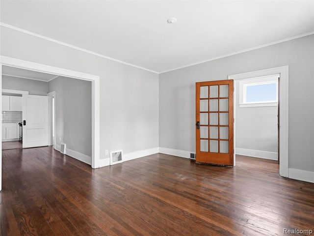 1123 Wayburn Street, Grosse Pointe, MI 48230