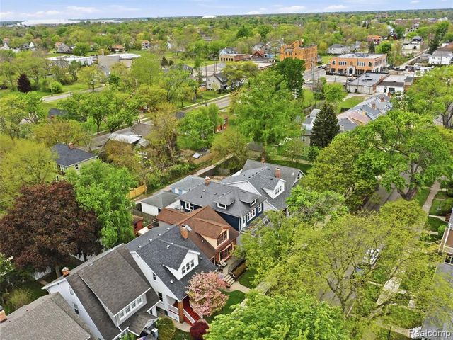1123 Wayburn Street, Grosse Pointe, MI 48230