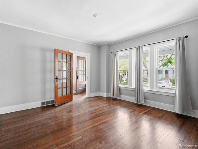 1123 Wayburn Street, Grosse Pointe, MI 48230