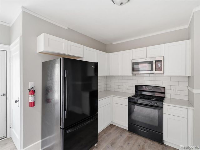 1123 Wayburn Street, Grosse Pointe, MI 48230