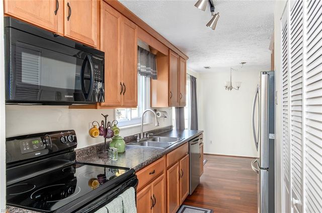 1503 Peabody DR, Hampton, VA 23666