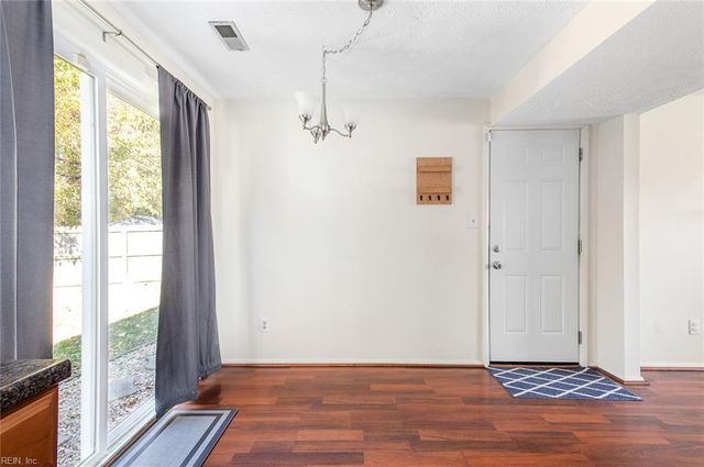 1503 Peabody DR, Hampton, VA 23666