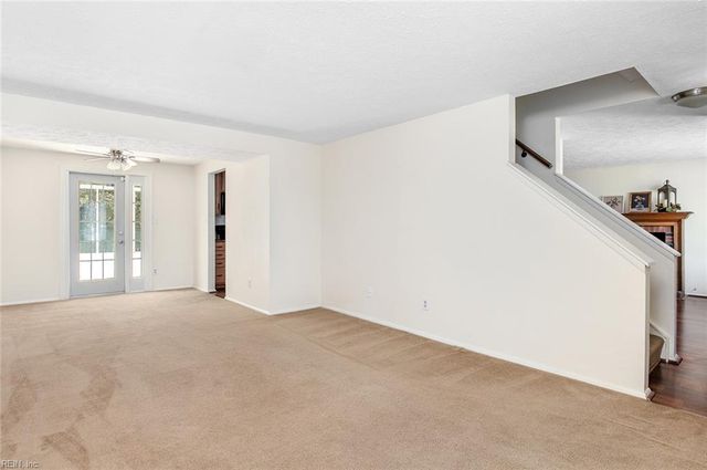 1503 Peabody DR, Hampton, VA 23666