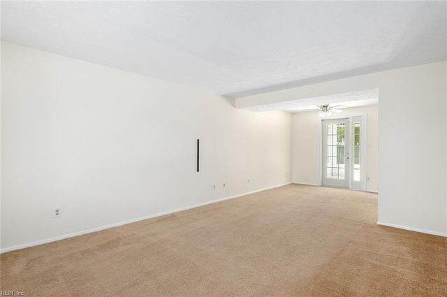 1503 Peabody DR, Hampton, VA 23666