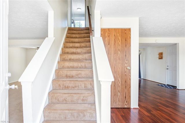 1503 Peabody DR, Hampton, VA 23666