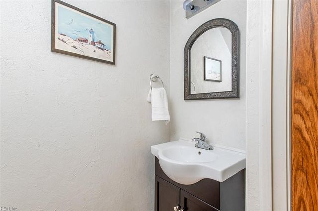 1503 Peabody DR, Hampton, VA 23666