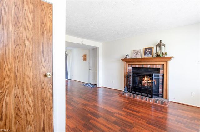 1503 Peabody DR, Hampton, VA 23666