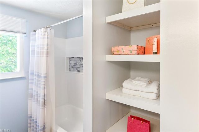 1503 Peabody DR, Hampton, VA 23666