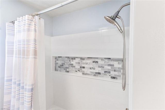 1503 Peabody DR, Hampton, VA 23666