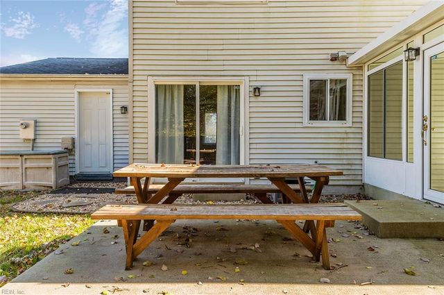 1503 Peabody DR, Hampton, VA 23666