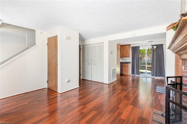 1503 Peabody DR, Hampton, VA 23666