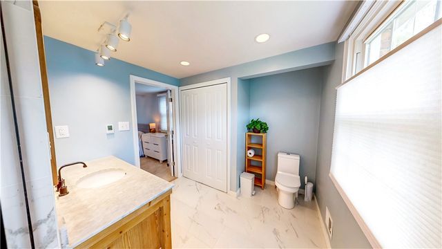 1388 Falla Dr, Bethel Park, PA 15102