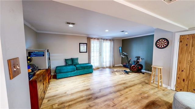 1388 Falla Dr, Bethel Park, PA 15102