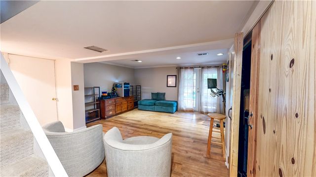 1388 Falla Dr, Bethel Park, PA 15102