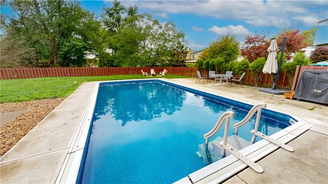 1388 Falla Dr, Bethel Park, PA 15102