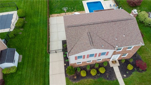 1388 Falla Dr, Bethel Park, PA 15102