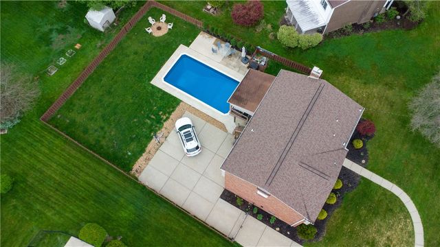 1388 Falla Dr, Bethel Park, PA 15102