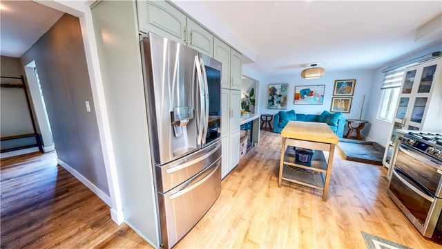 1388 Falla Dr, Bethel Park, PA 15102