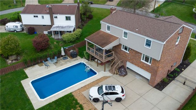 1388 Falla Dr, Bethel Park, PA 15102