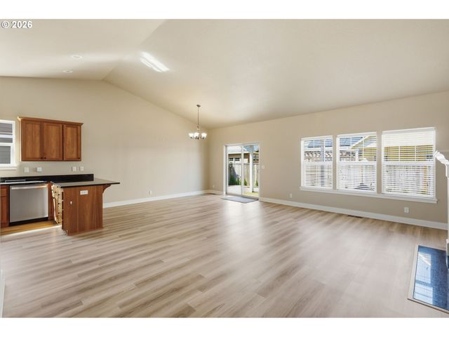 956 KAYLEE Ave, Junction City, OR 97448