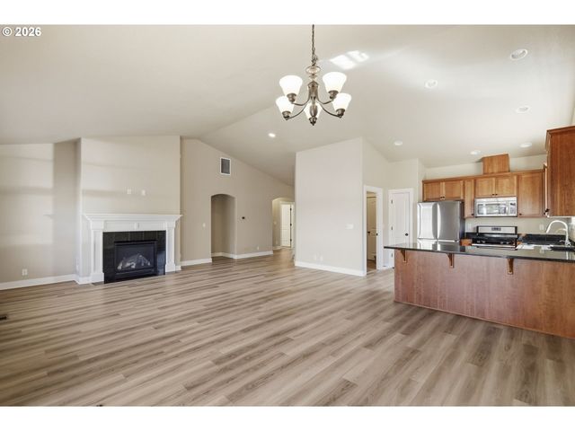 956 KAYLEE Ave, Junction City, OR 97448