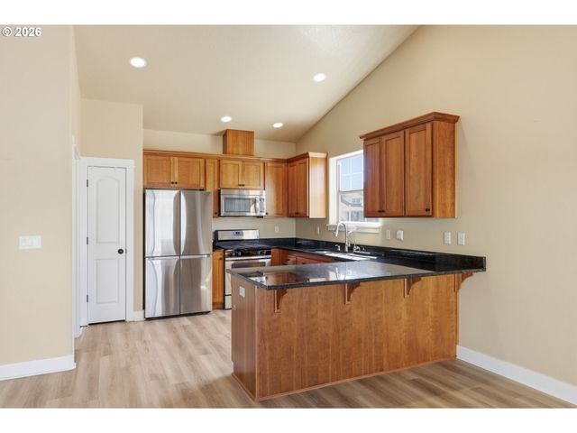 956 KAYLEE Ave, Junction City, OR 97448