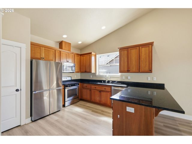 956 KAYLEE Ave, Junction City, OR 97448