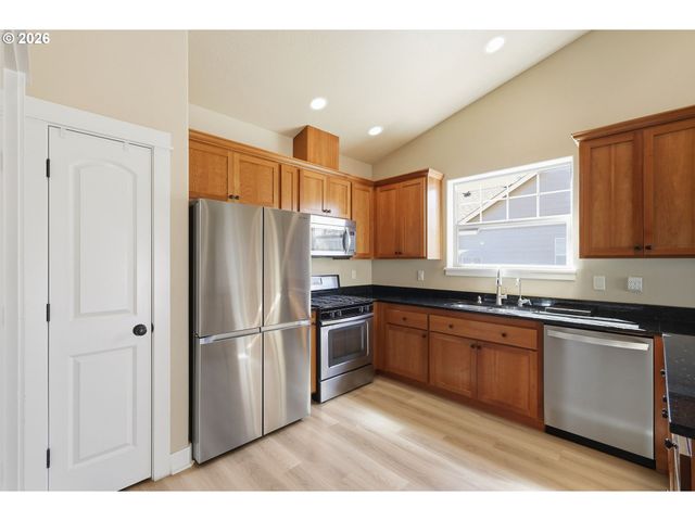 956 KAYLEE Ave, Junction City, OR 97448