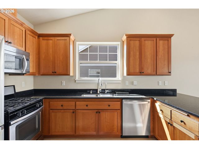 956 KAYLEE Ave, Junction City, OR 97448