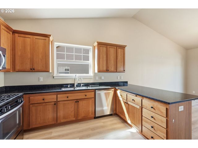 956 KAYLEE Ave, Junction City, OR 97448