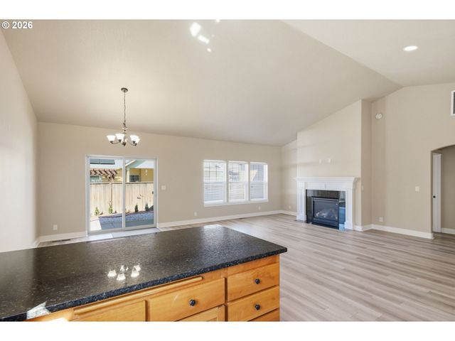 956 KAYLEE Ave, Junction City, OR 97448