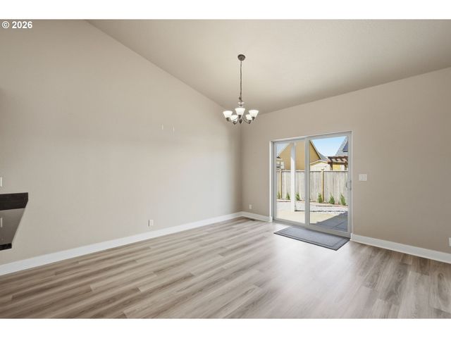 956 KAYLEE Ave, Junction City, OR 97448